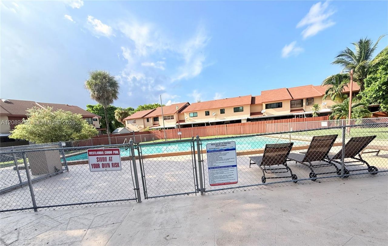 4085 W 8th Ct, Unit 82, Hialeah, FL 33012 Photo
