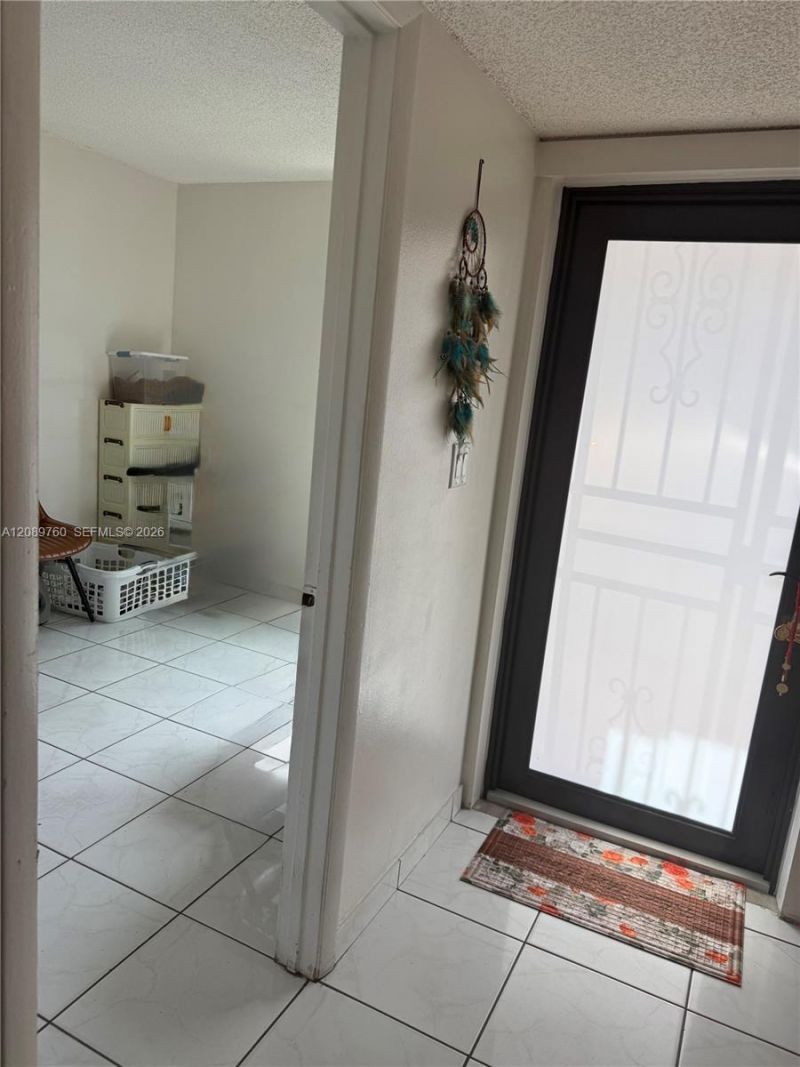 4085 W 8th Ct, Unit 82, Hialeah, FL 33012 Photo