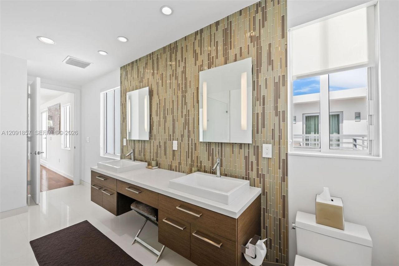 2317 N Atlantic Blvd, Fort Lauderdale, FL 33305 Photo