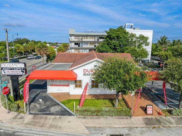 7101 SW 8th St , Miami, FL 33144