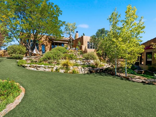 667 Gonzales Road , Santa Fe, NM 87501