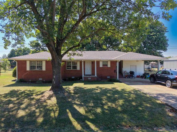 806 E Elm St, Walnut Ridge, AR 72476