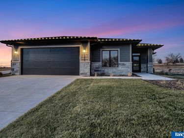 4200 Bluebell Court, Lincoln, NE 68516