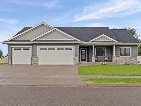 950 Crockett Dr, Holmen, WI 54636