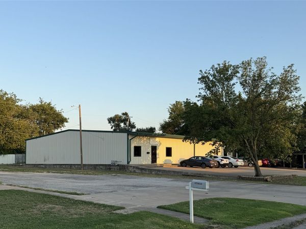 120 NE Debell Avenue , Bartlesville, OK 74006