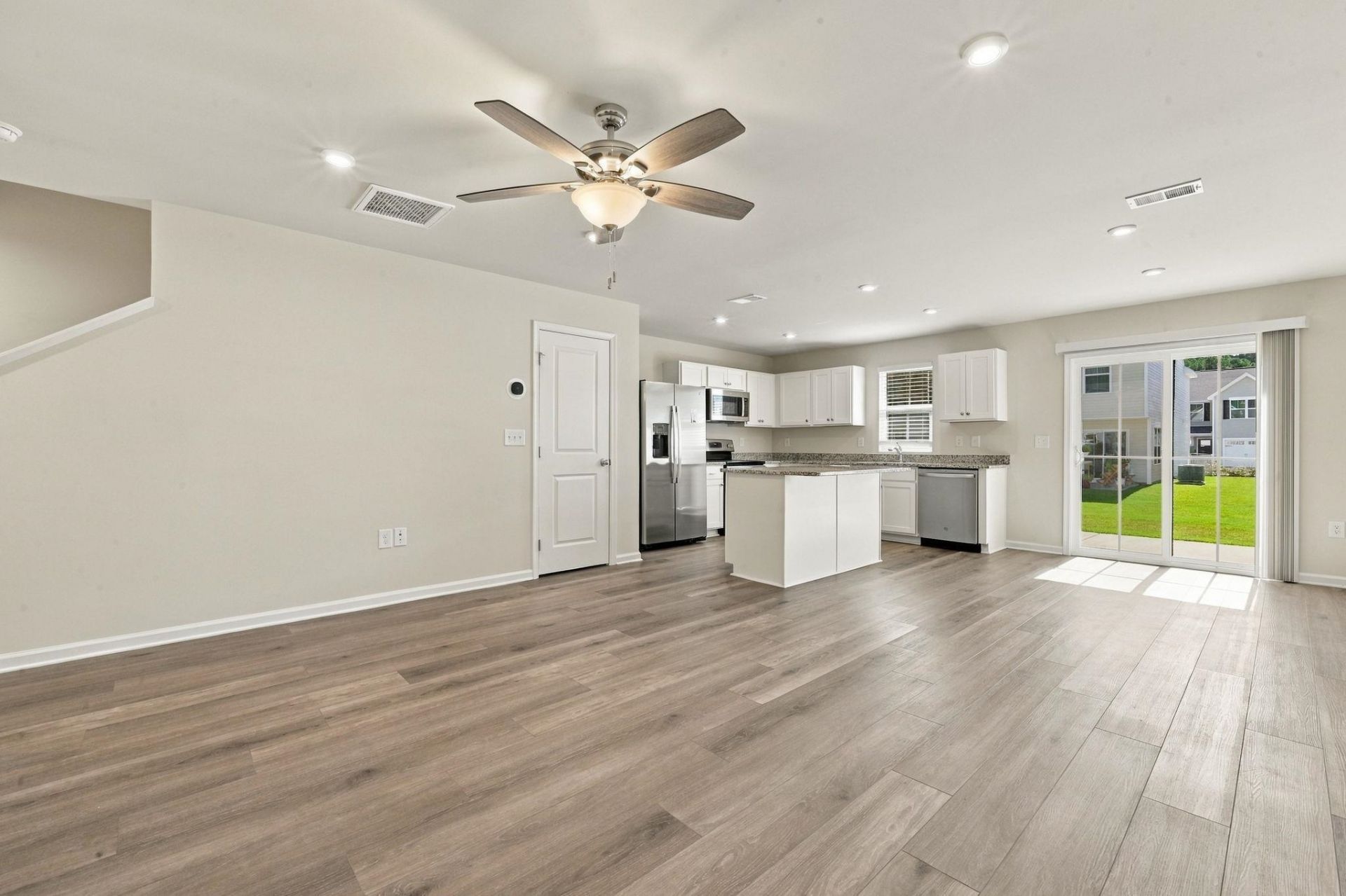 301 Granada St.  Photo 10