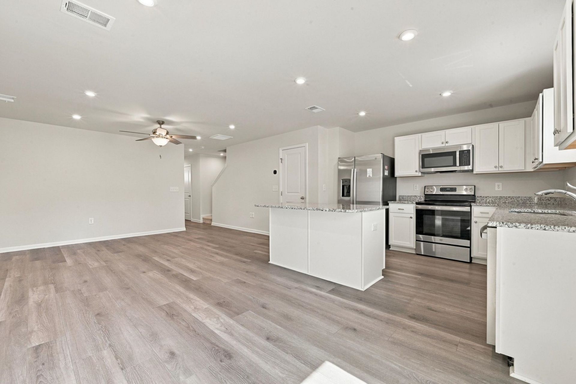 301 Granada St.  Photo 11