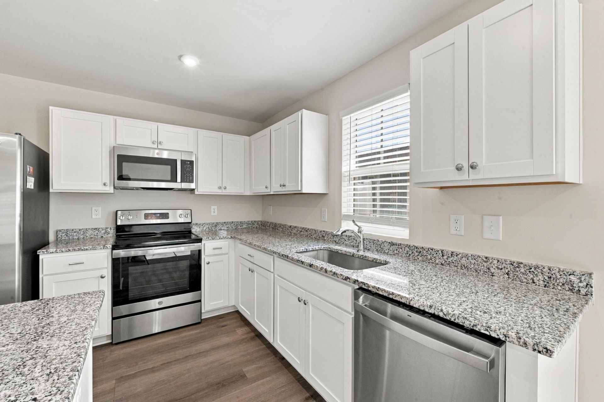 301 Granada St.  Photo 15