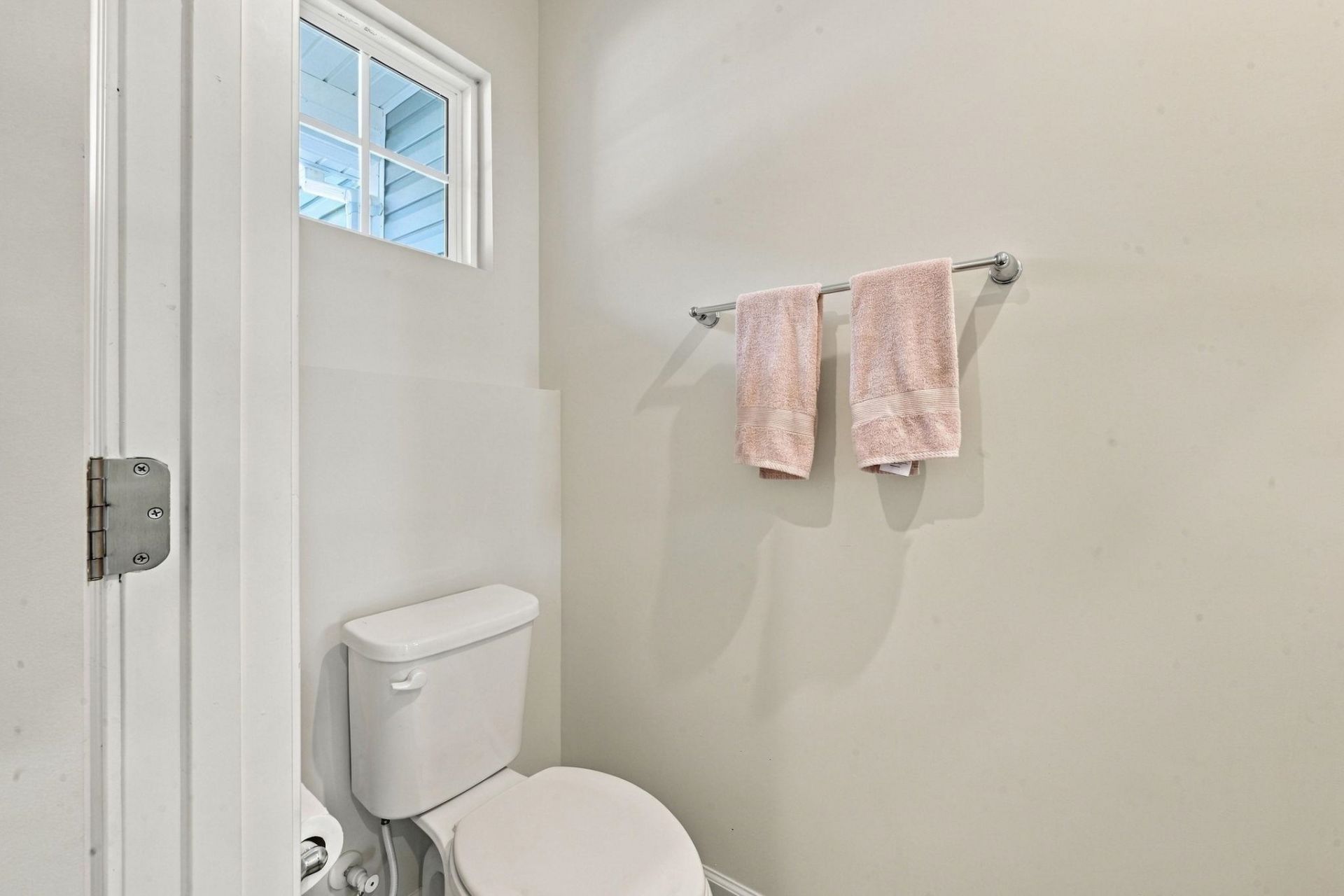 301 Granada St.  Photo 7