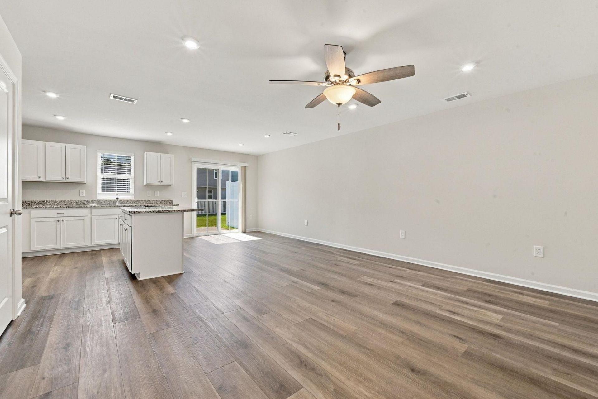 301 Granada St.  Photo 9
