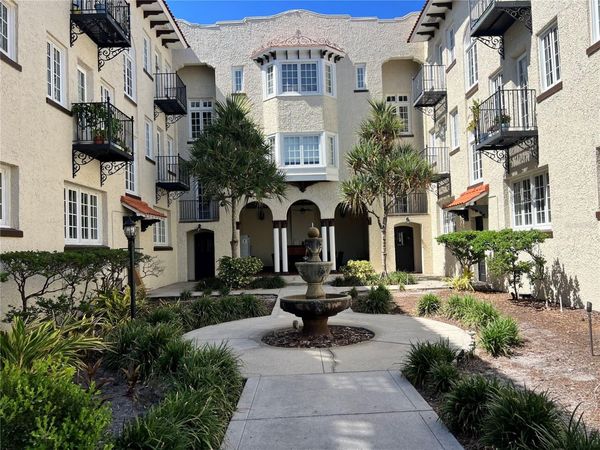 2117 W DEKLE AVENUE , Unit J3, TAMPA, FL 33606