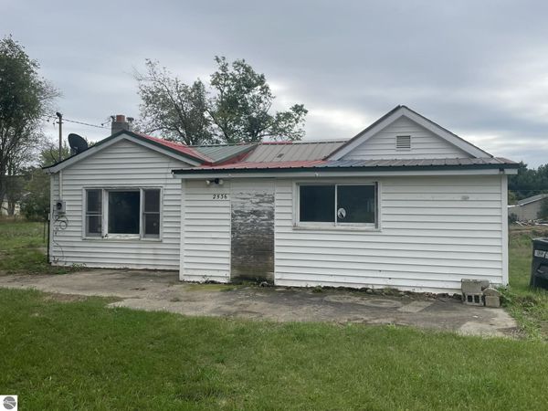 2536 Michigan Avenue E, Lupton, MI 48635
