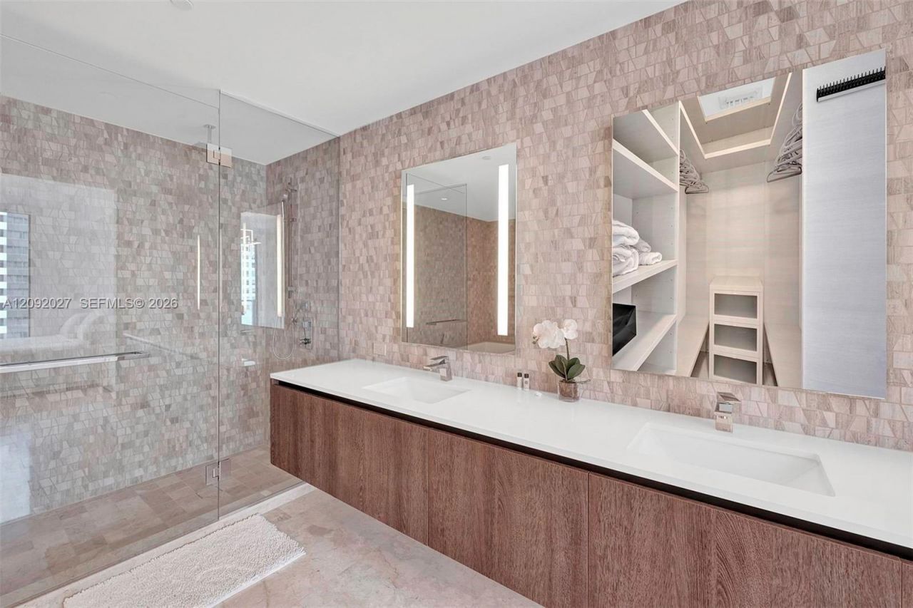 88 SW 7th St , Unit 910, Miami, FL 33130 Photo