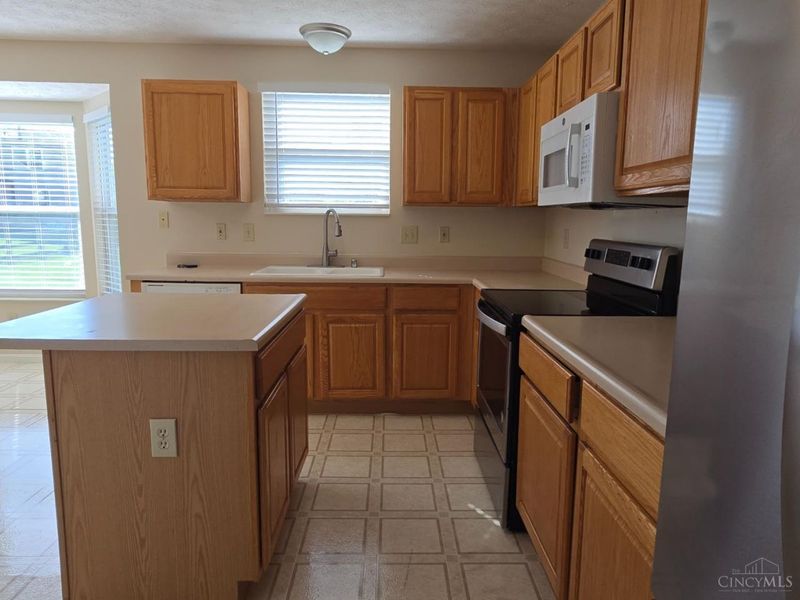 7699 Livingston Drive, Deerfield Township, OH 45040 Photo 12