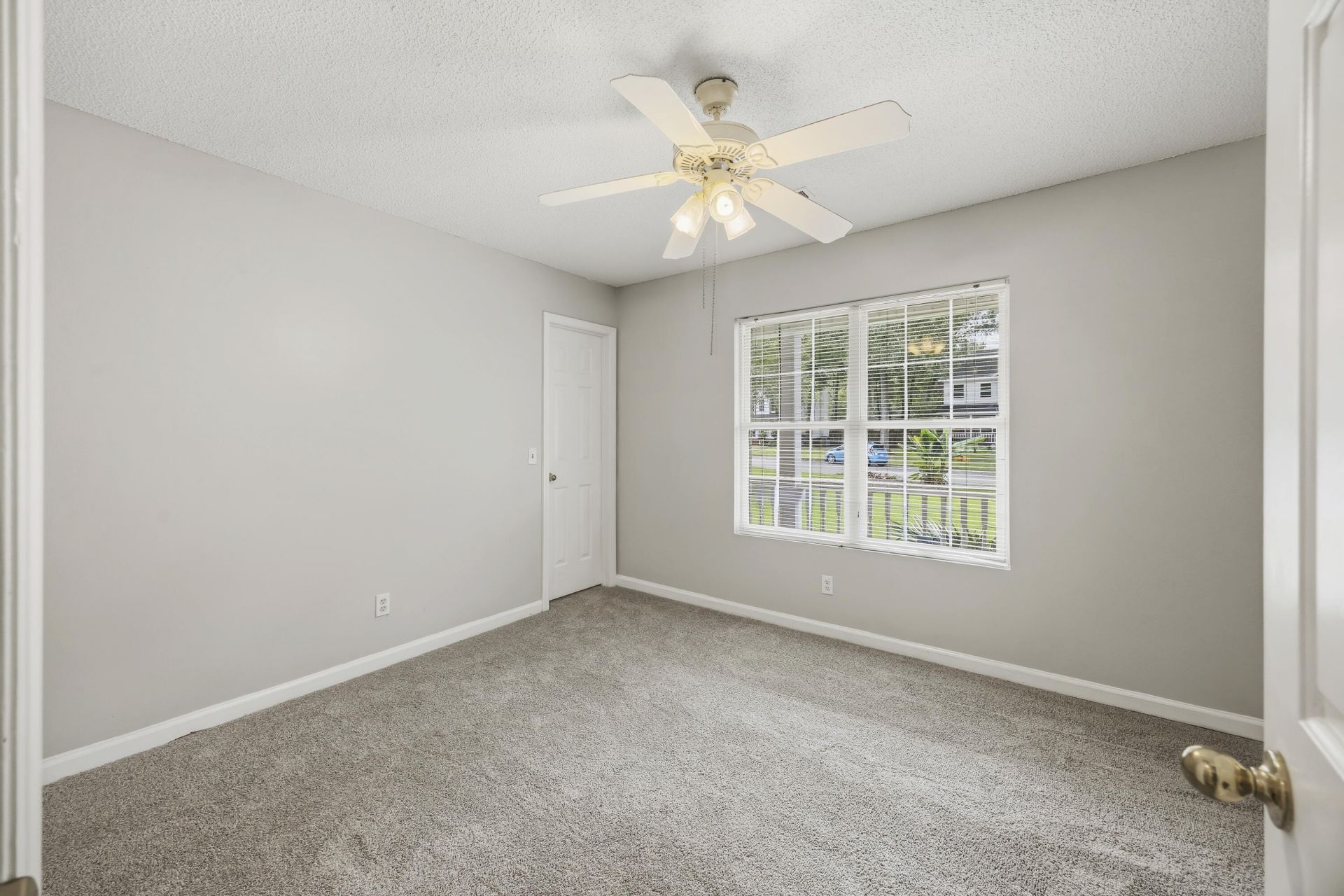 185 Thames Avenue Photo 10
