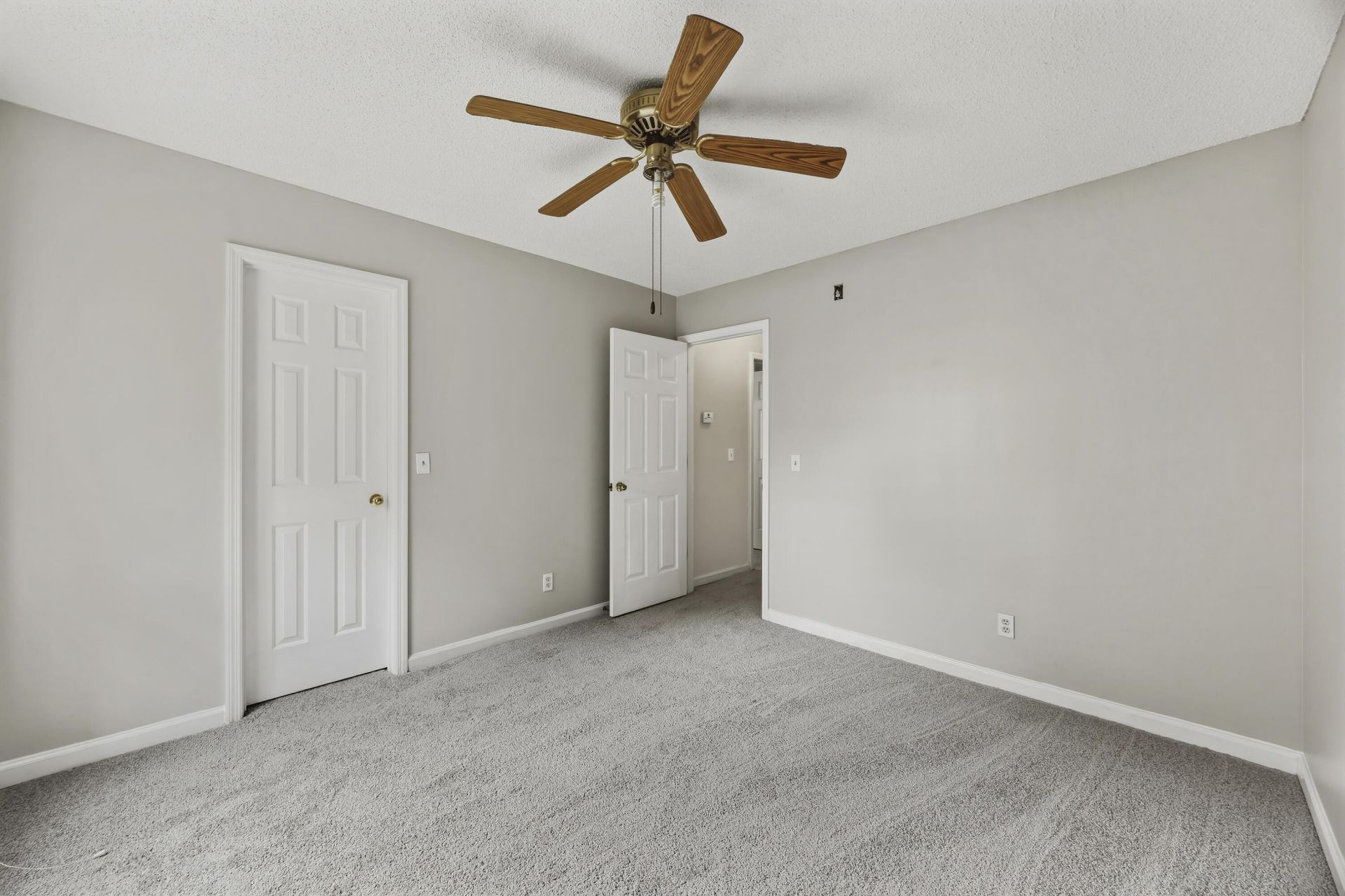 185 Thames Avenue Photo 14