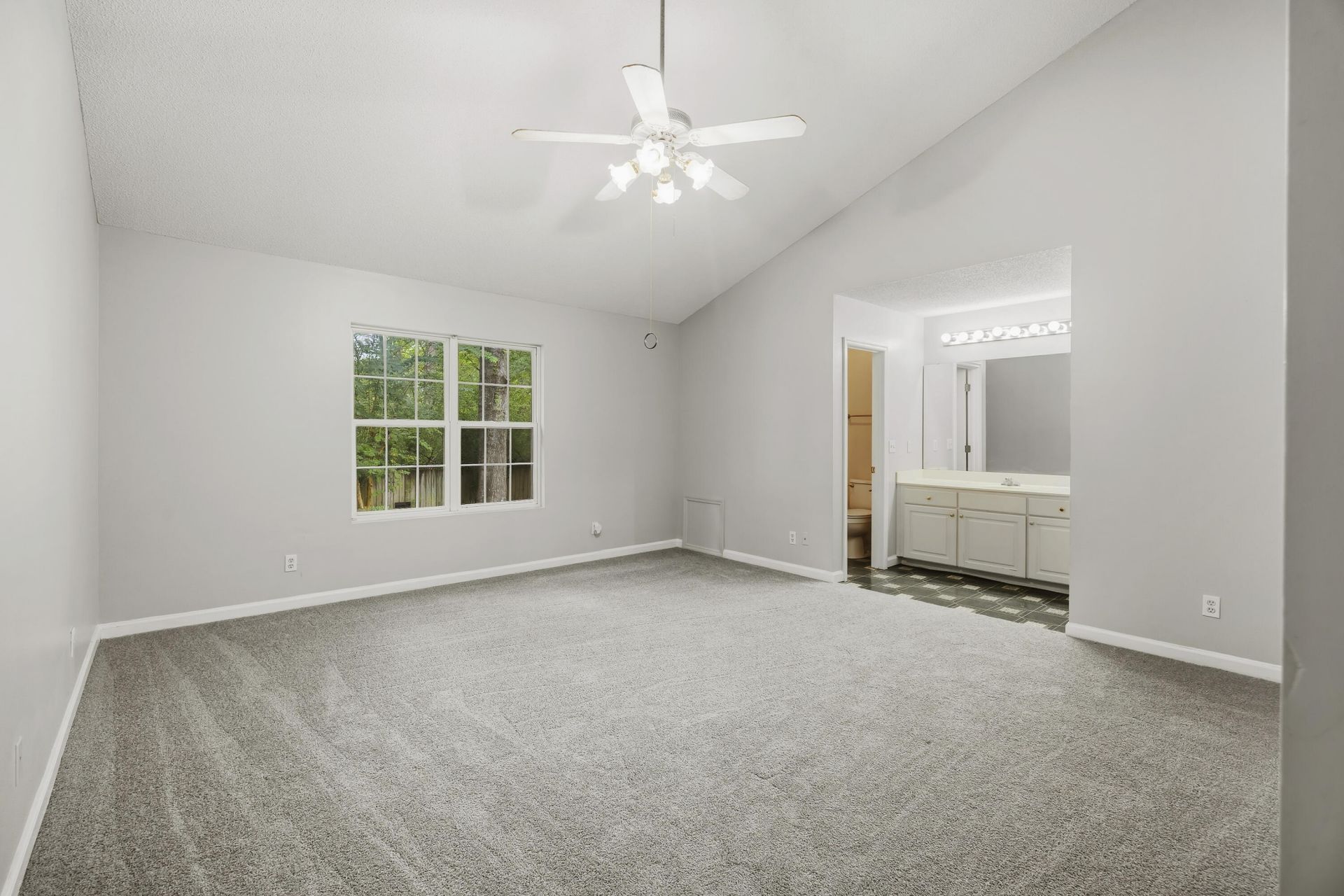 185 Thames Avenue Photo 15