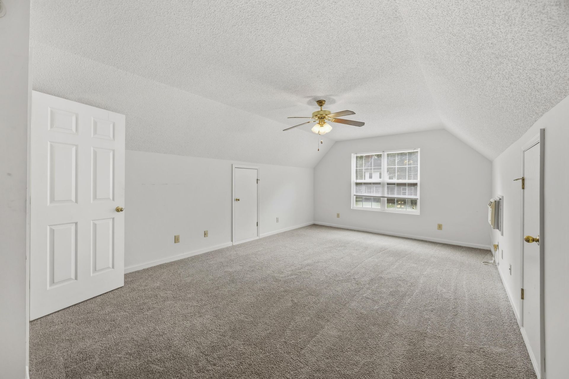 185 Thames Avenue Photo 18