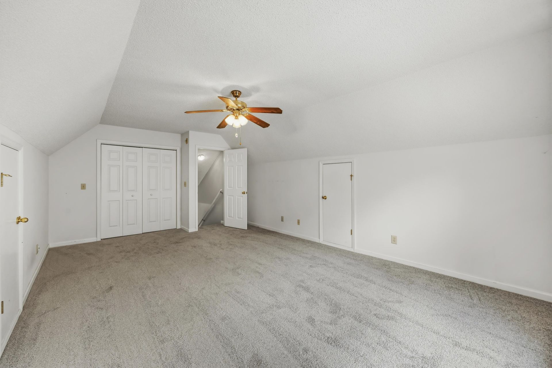 185 Thames Avenue Photo 19