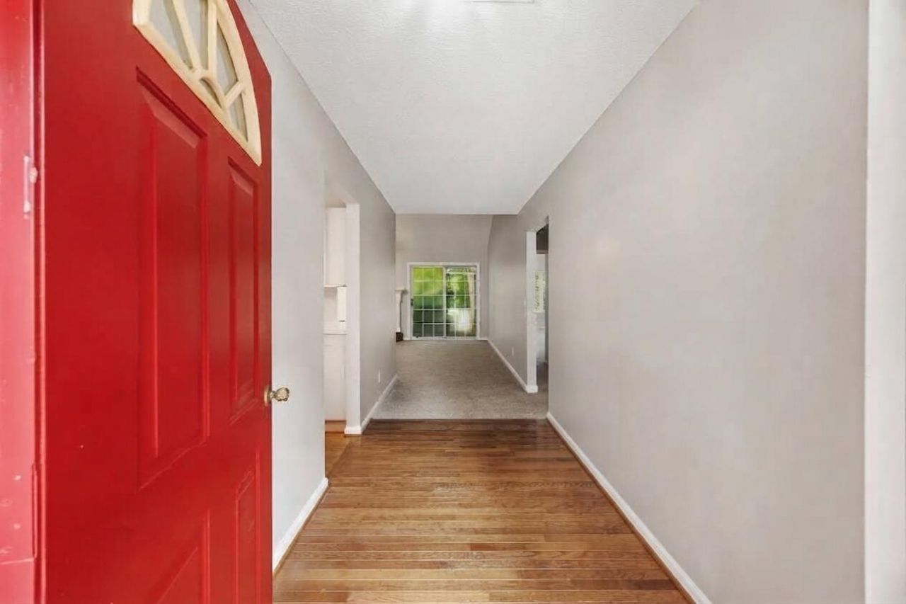185 Thames Avenue Photo 2