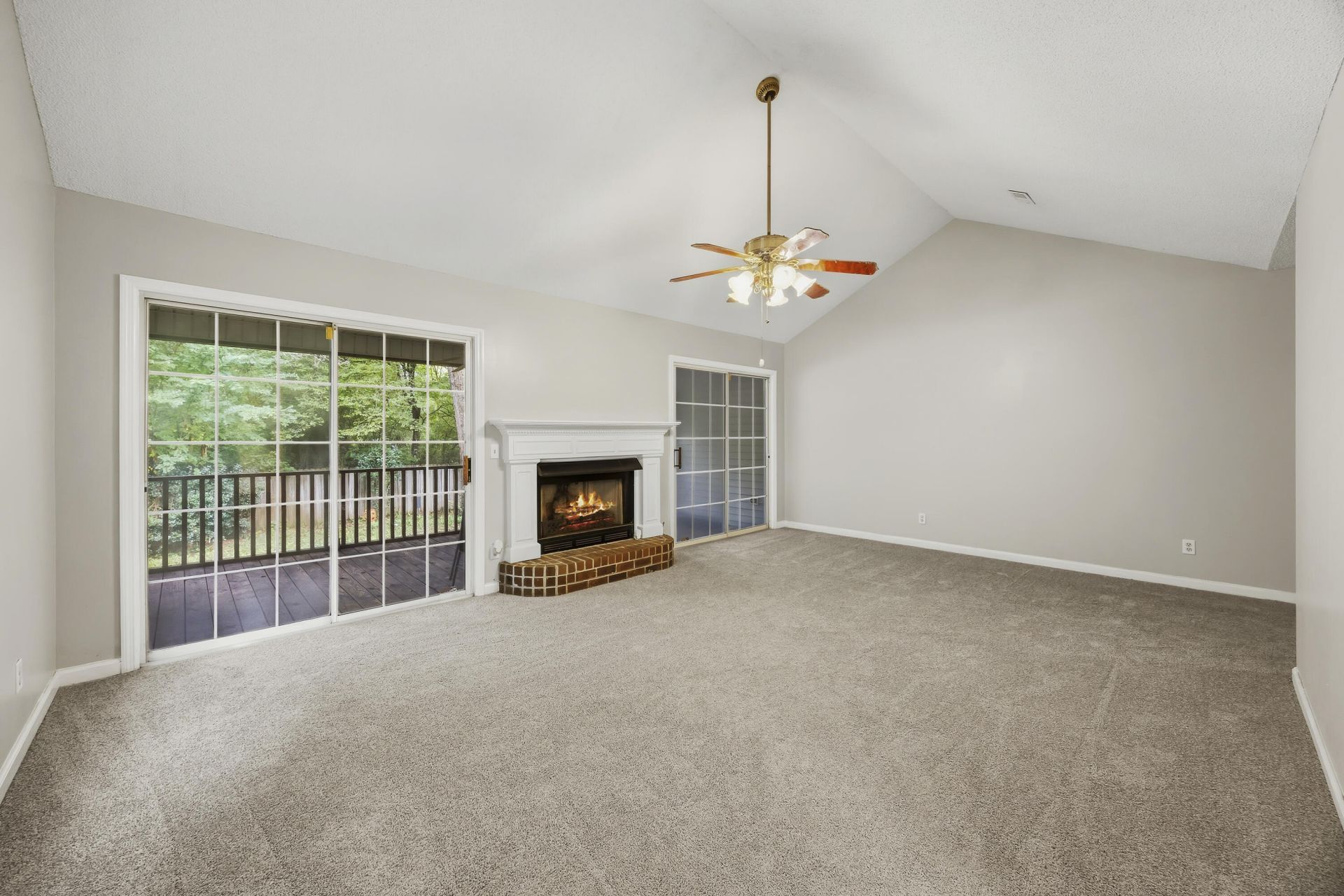 185 Thames Avenue Photo 6