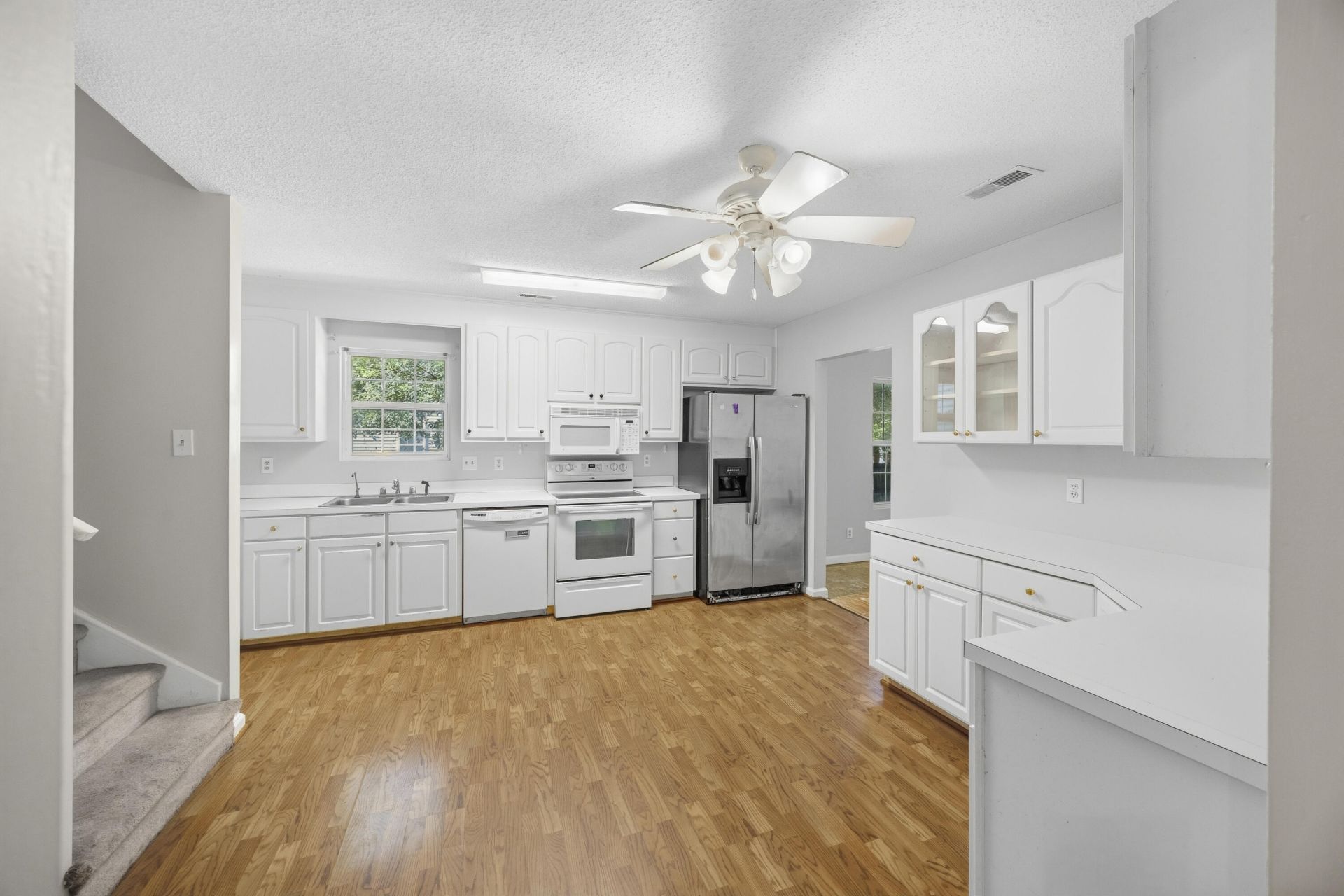 185 Thames Avenue Photo 6