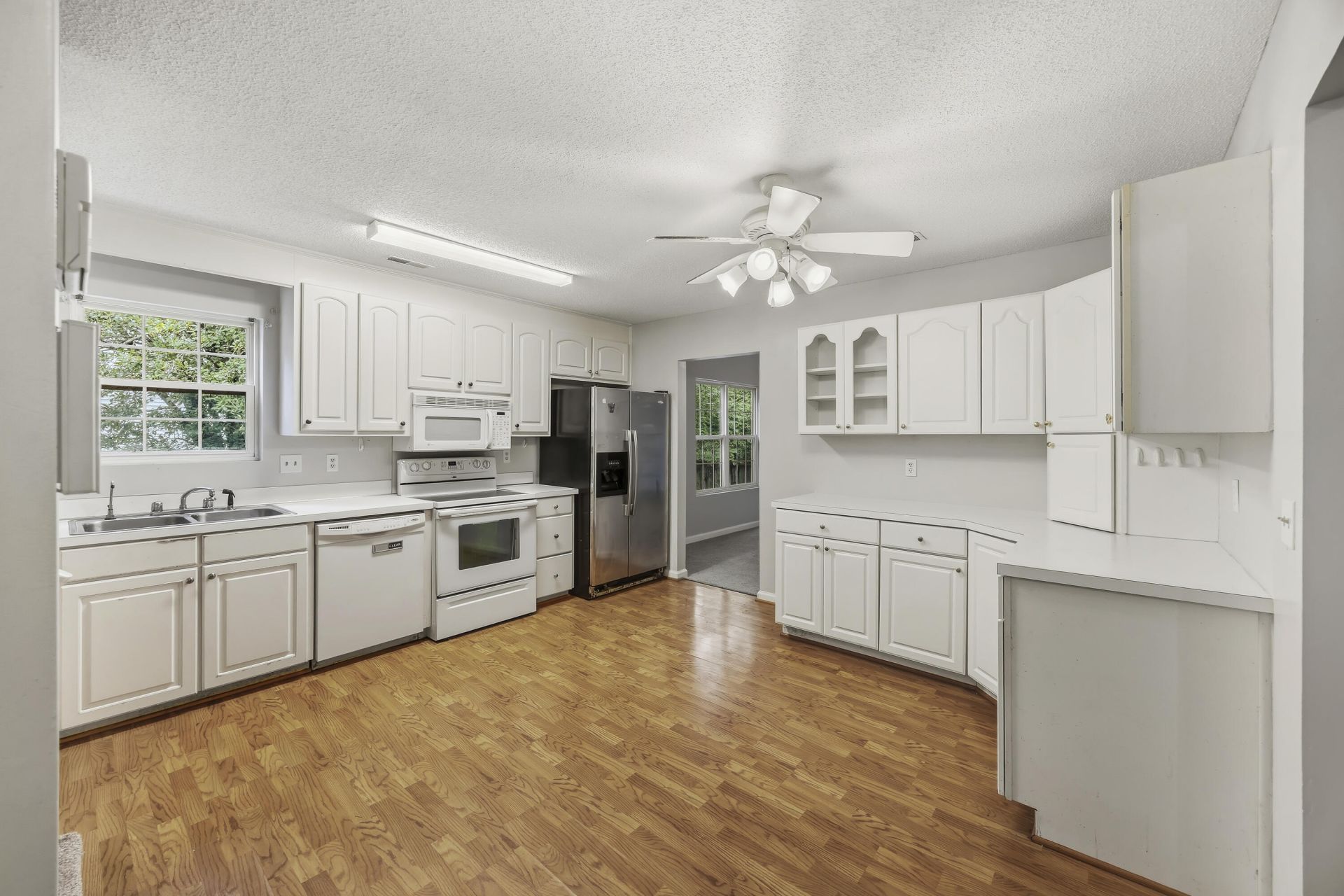 185 Thames Avenue Photo 9