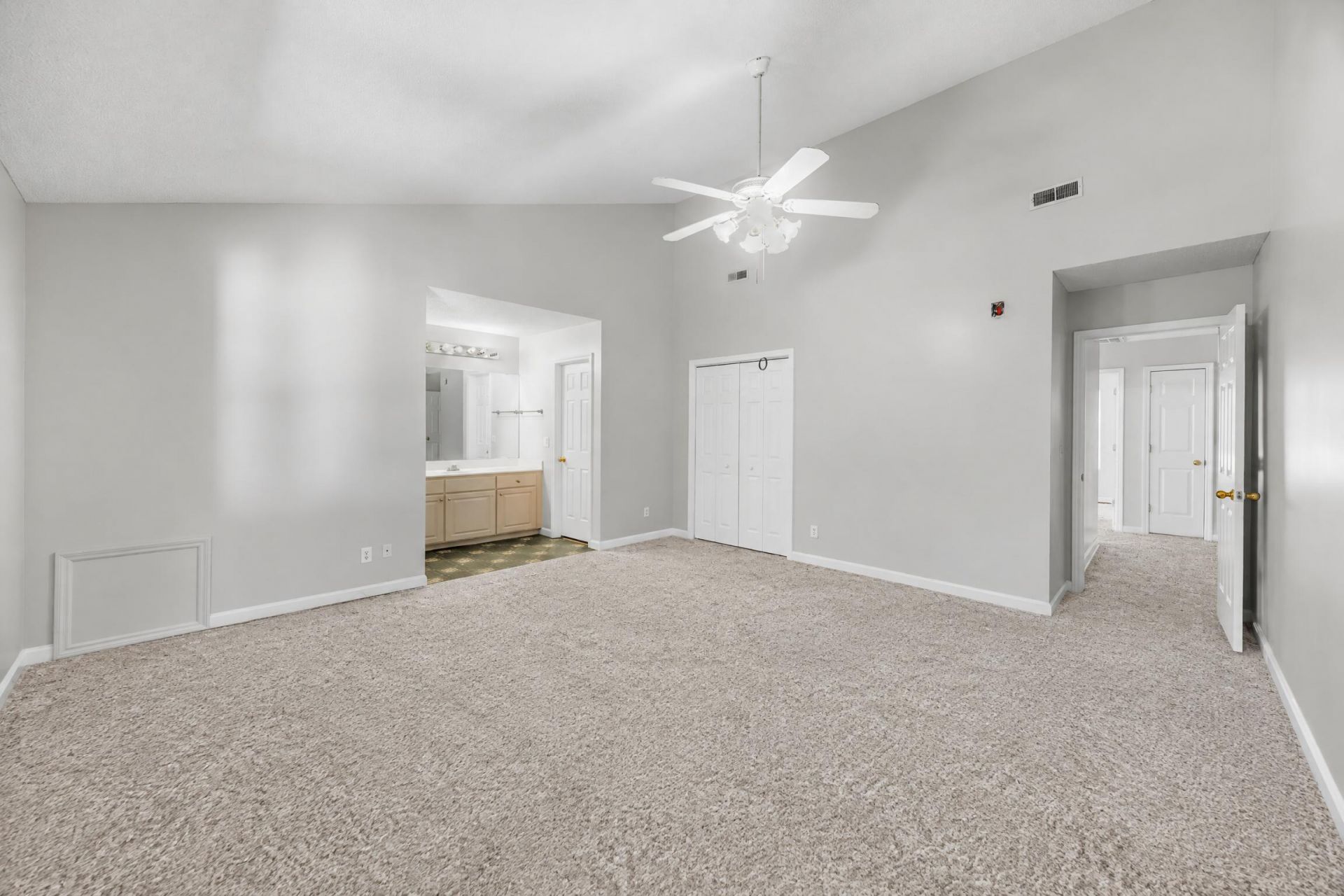 185 Thames Avenue Photo 9