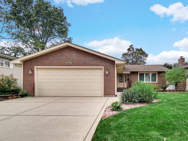 9544 Hawthorne Drive , Munster, IN 46321