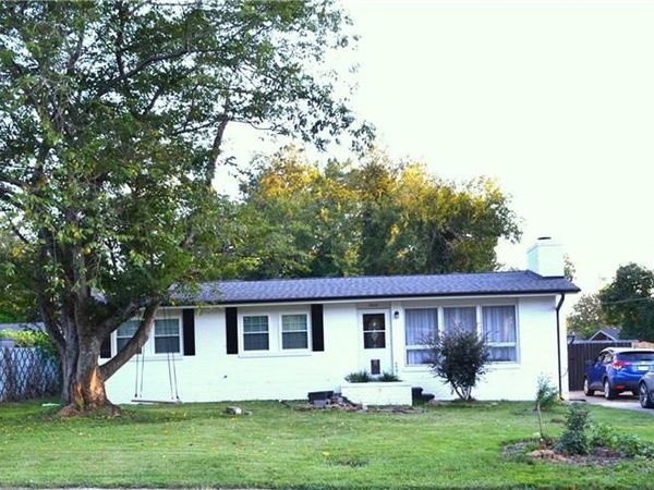 1610 Wolfe Road , Greensboro, NC 27405