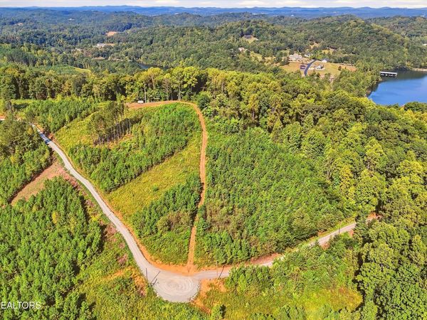 2097 Winding Trail Tr, Vonore, TN 37885