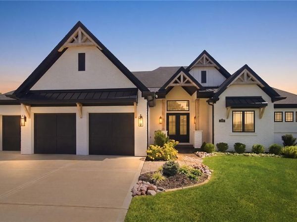 8681 NE Shoal Creek Valley Drive, Kansas City, MO 64157