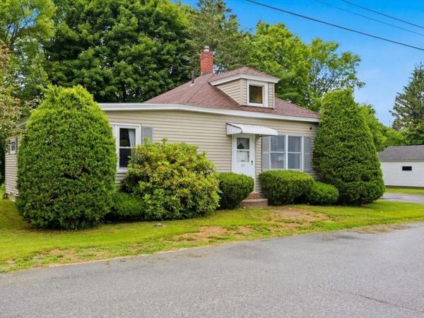 37 Buckley Street, Lewiston, ME 04240