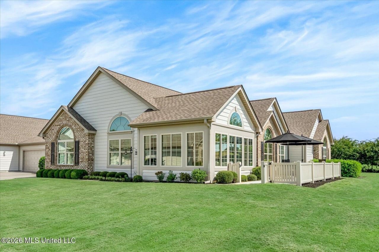 8665 Parkview Oaks Circle Olive Branch, MS 38654