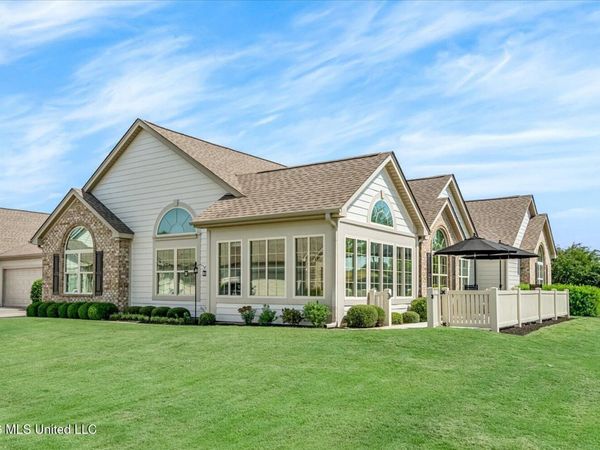8665 Parkview Oaks Circle, Olive Branch, MS 38654