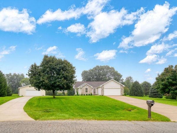 1239 Breezy Lane, Jackson, MI 49201