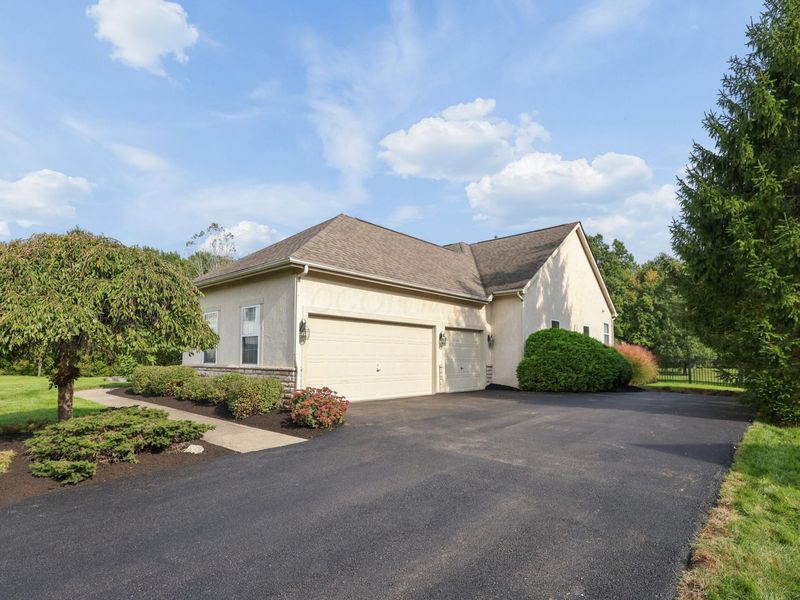 8605 Swisher Creek Crossing, New Albany, OH 43054 Photo 2