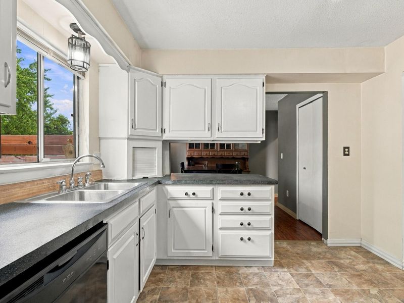 5346 Carbondale Drive, Columbus, OH 43232 Photo 12