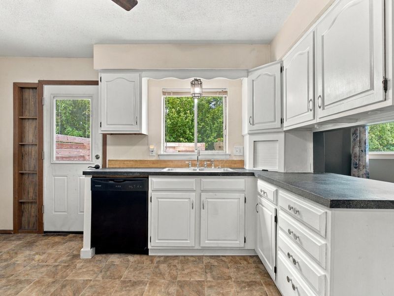 5346 Carbondale Drive, Columbus, OH 43232 Photo 8