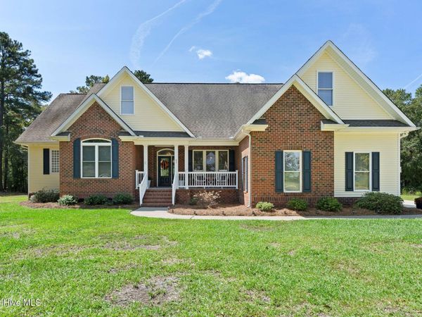 83 W Waverly Drive, Burgaw, NC 28425