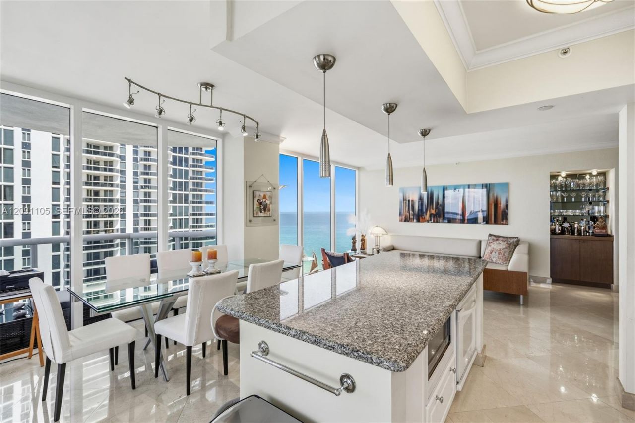 4775 Collins Ave , Unit 2207, Miami Beach, FL 33140 Photo
