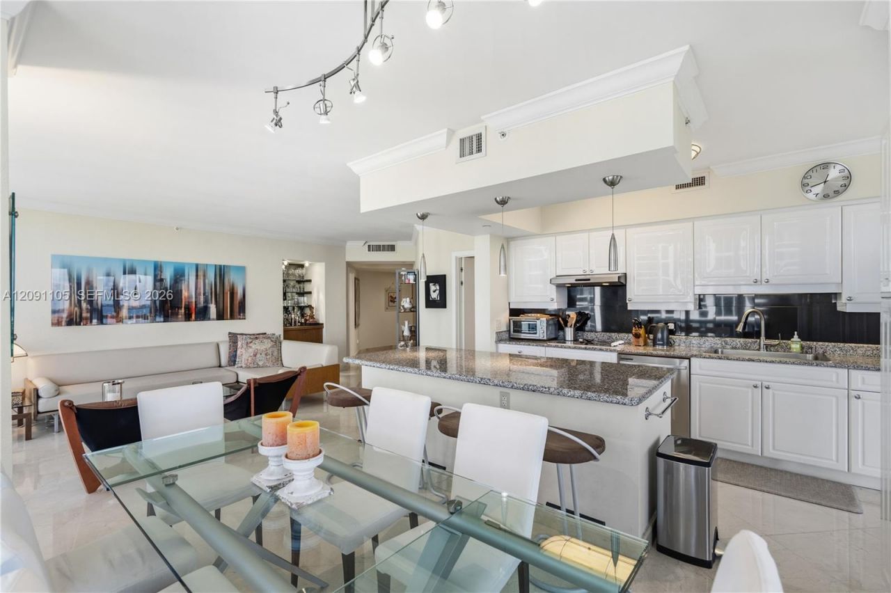 4775 Collins Ave , Unit 2207, Miami Beach, FL 33140 Photo