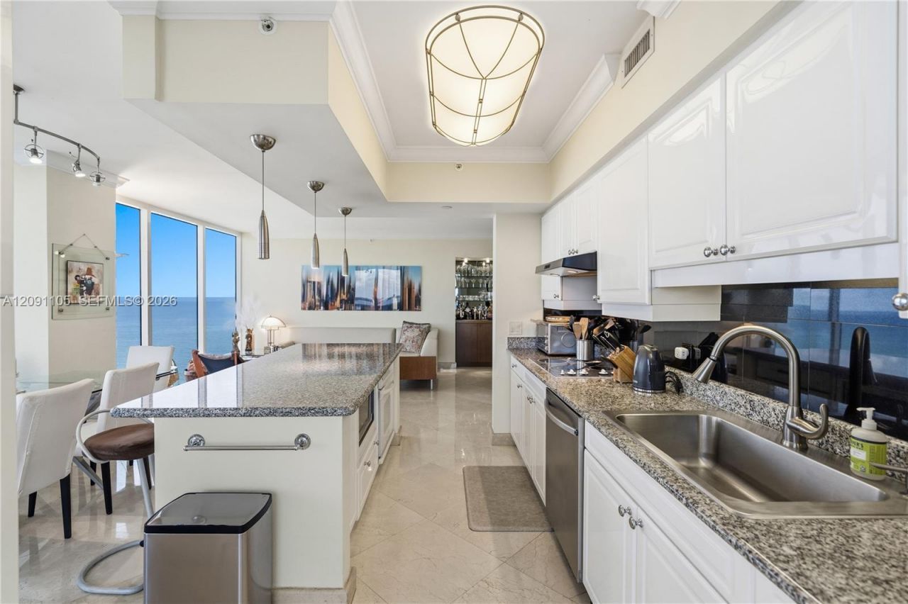 4775 Collins Ave , Unit 2207, Miami Beach, FL 33140 Photo