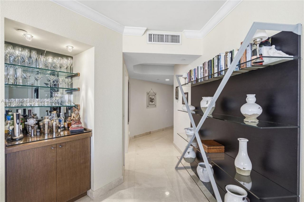 4775 Collins Ave , Unit 2207, Miami Beach, FL 33140 Photo