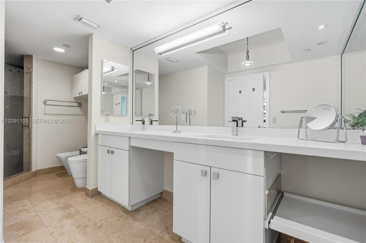 4775 Collins Ave , Unit 2207, Miami Beach, FL 33140 Photo