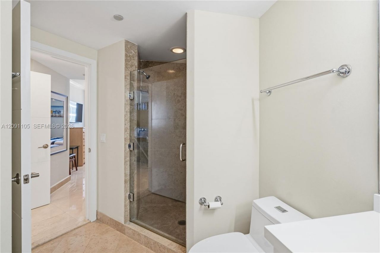 4775 Collins Ave , Unit 2207, Miami Beach, FL 33140 Photo