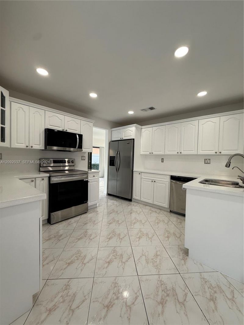 19603 NW 82nd Pl, Hialeah, FL 33015 Photo