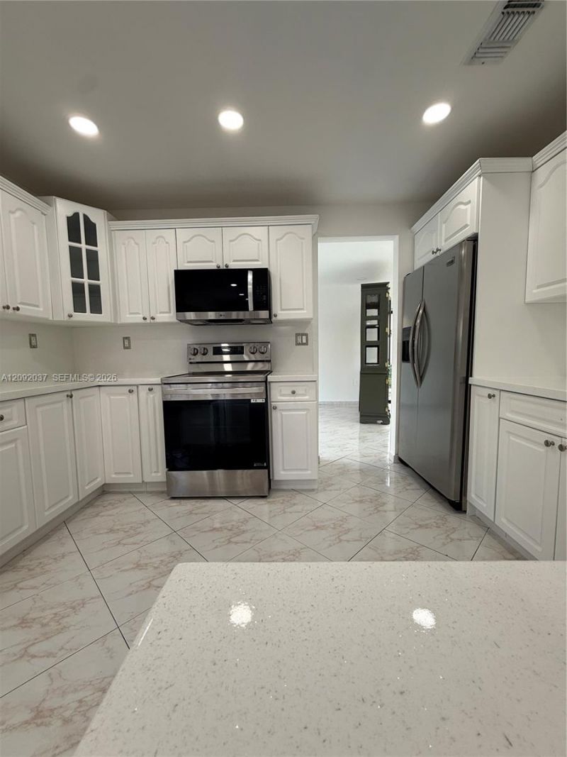 19603 NW 82nd Pl, Hialeah, FL 33015 Photo