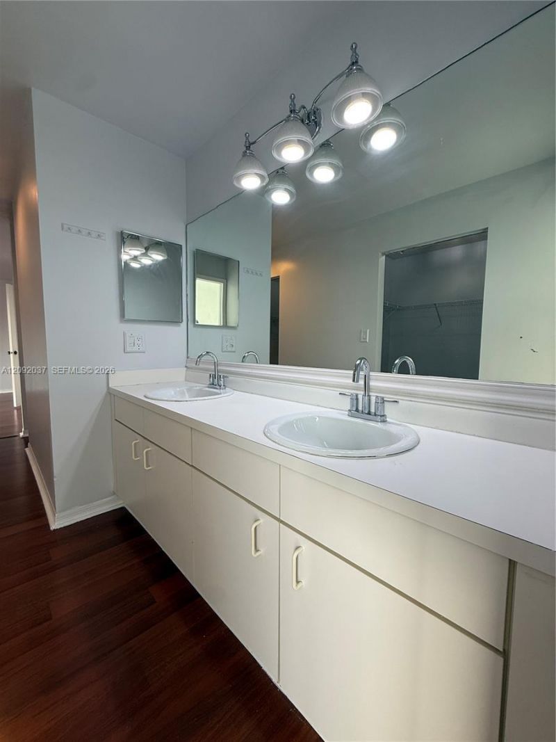 19603 NW 82nd Pl, Hialeah, FL 33015 Photo