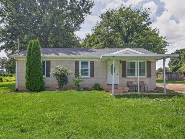 102 Lakeside Dr , Columbia, TN 38401